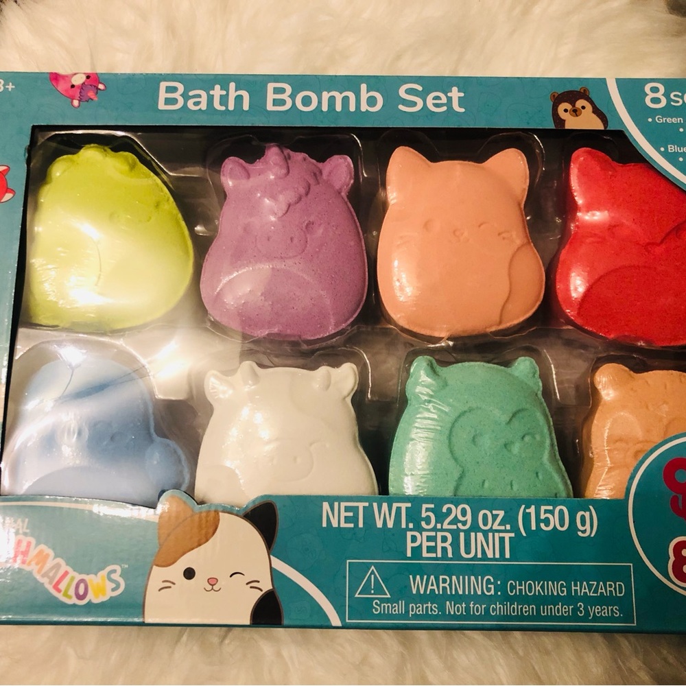 Set Of 8 Squishmallow Children's Bath Bombs - 5.29 0z Ea (incl. 8 Charms!)